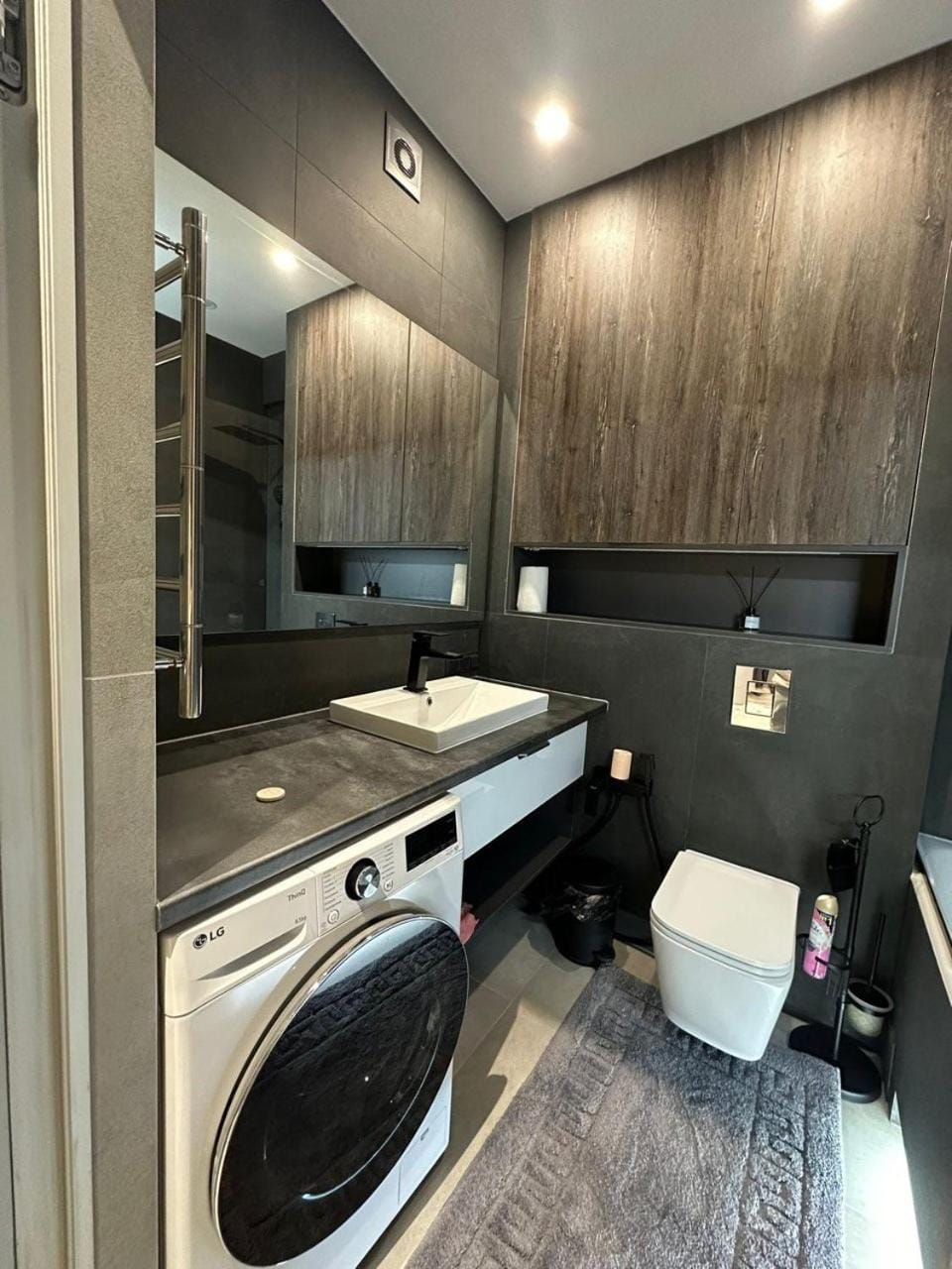 Bathroom, washing machine