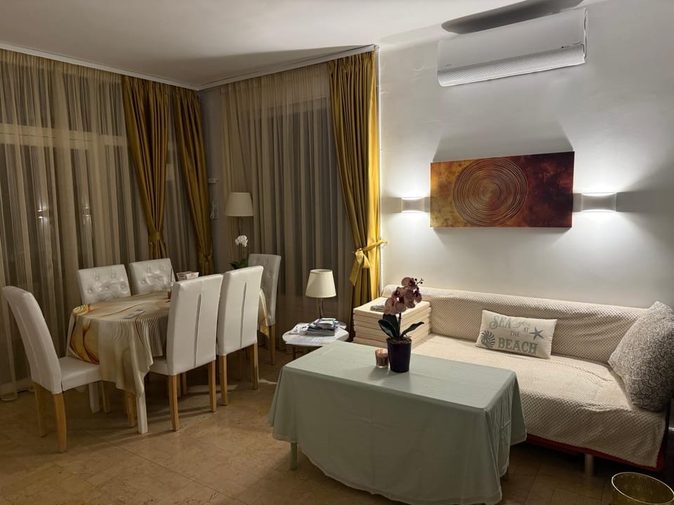 Living room, Seating area, Dining area