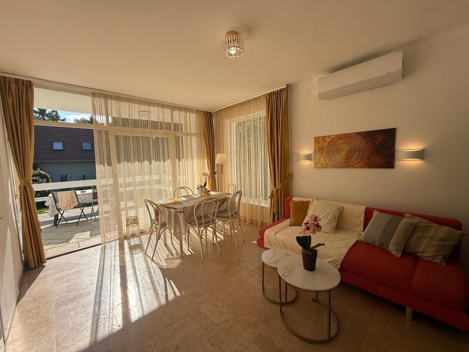 View (from property/room), Balcony/Terrace, Living room, Seating area, Dining area, air conditioner