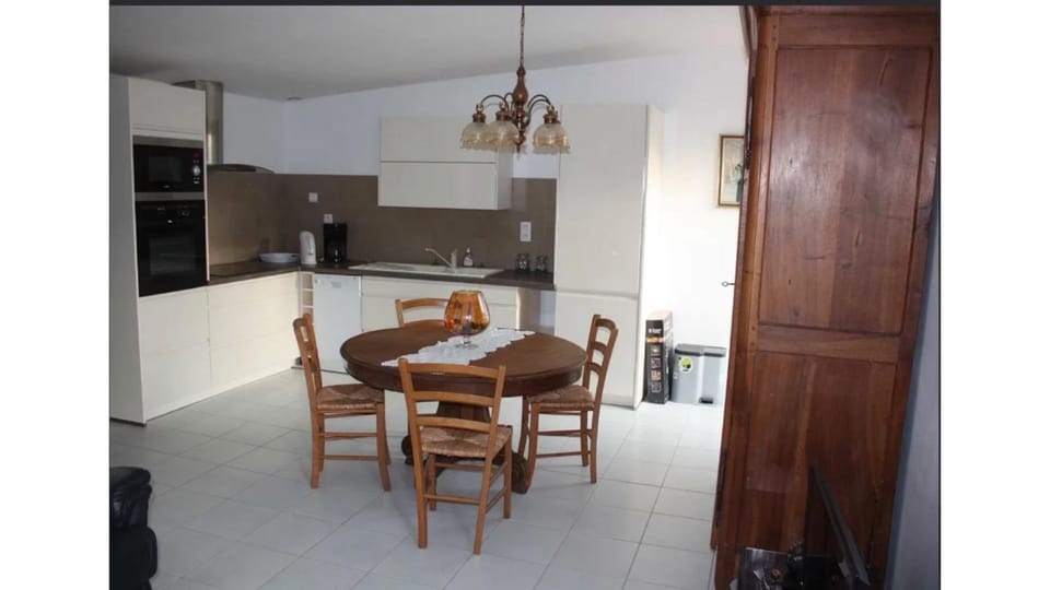 Property building, Kitchen or kitchenette, Living room