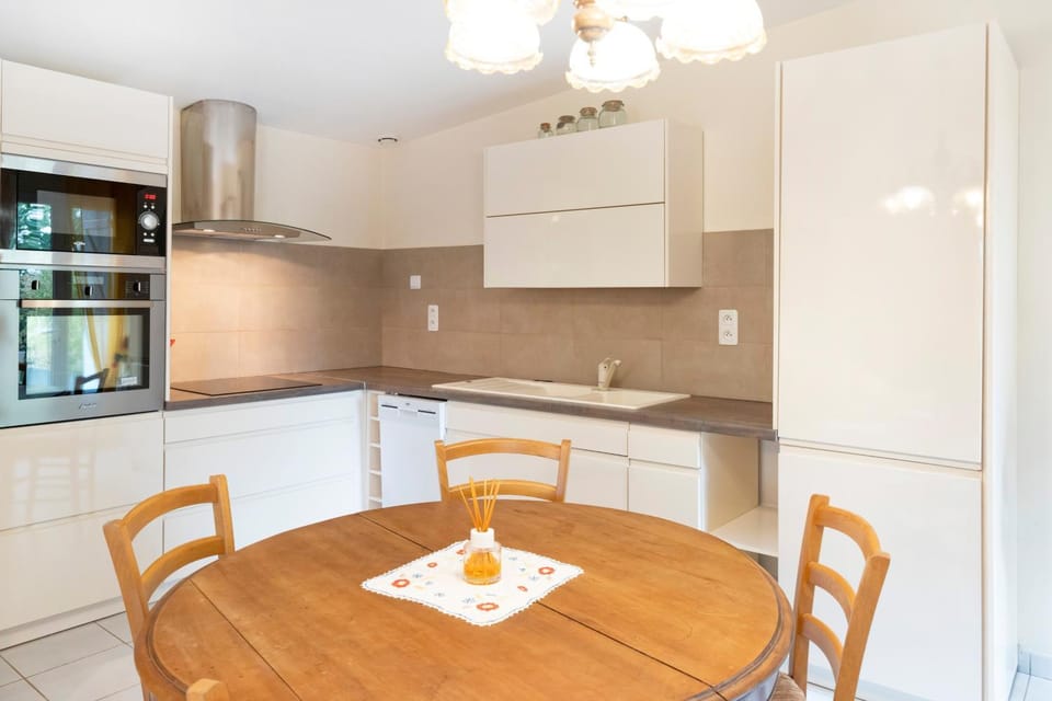 Property building, Kitchen or kitchenette, Living room