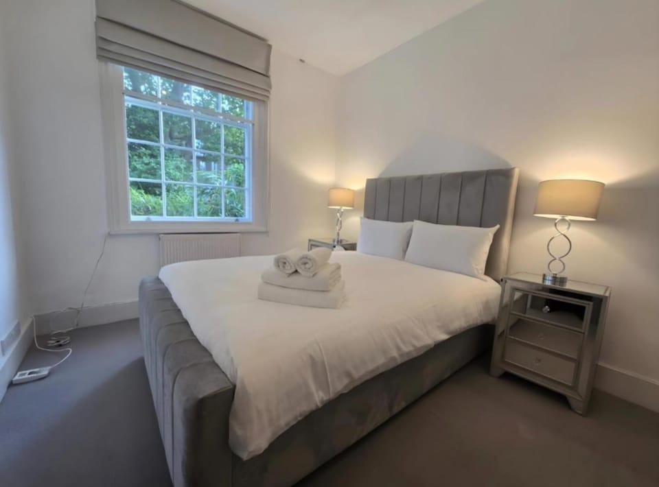 Bed, Bedroom, towels, wardrobe
