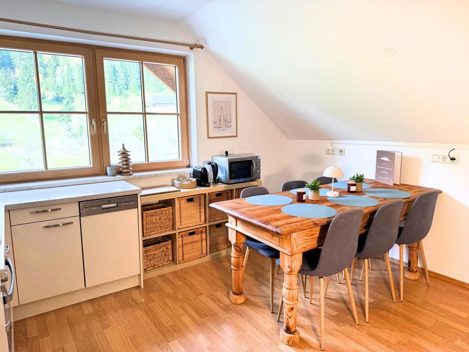 Kitchen or kitchenette, Dining area, kitchen