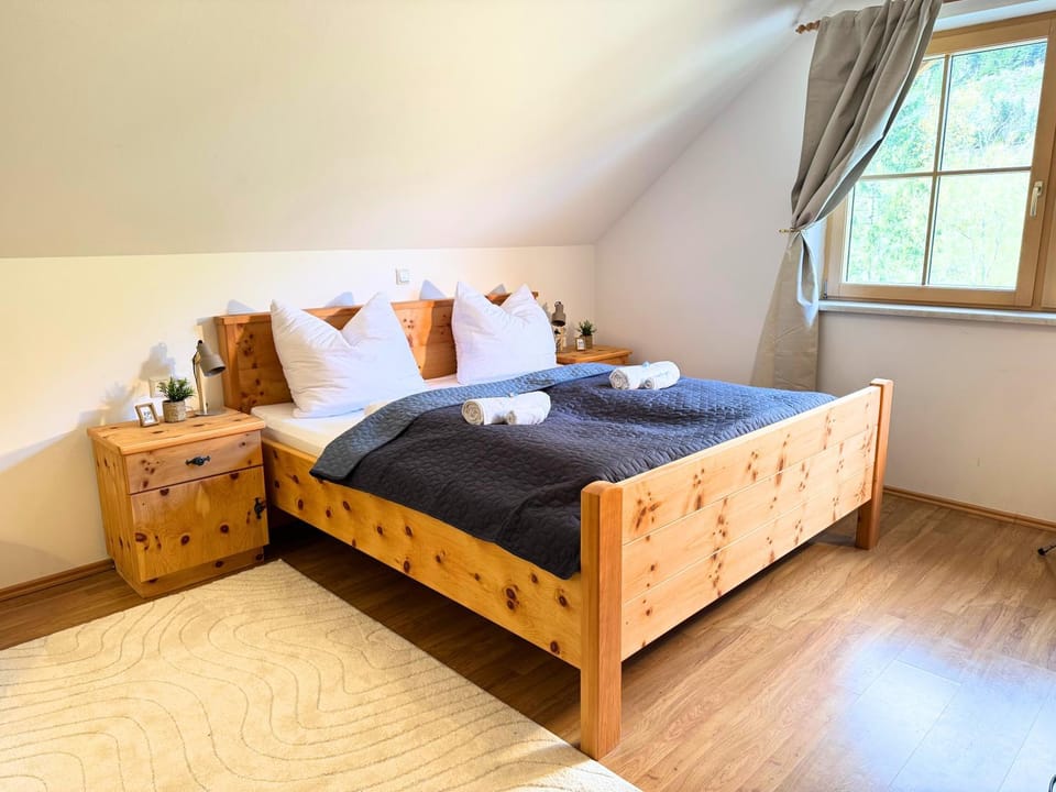 Bedroom, towels