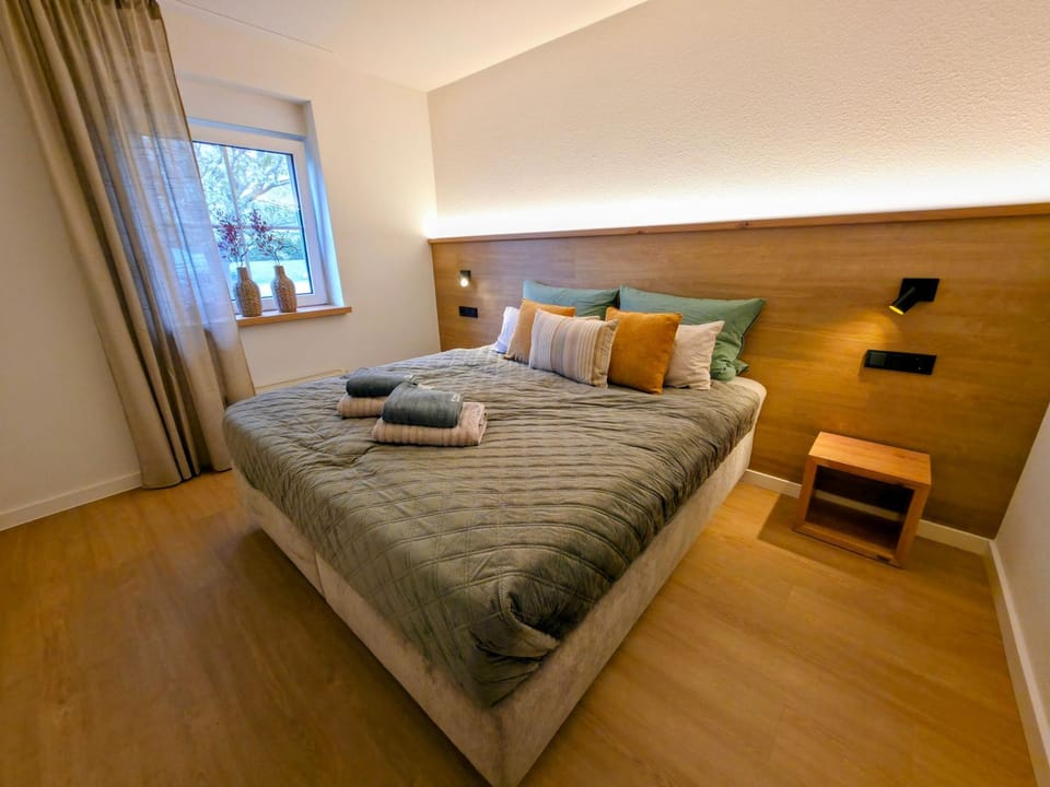 Bed, Bedroom