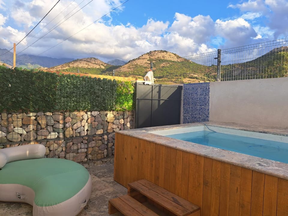 Natural landscape, Hot Tub, Swimming pool