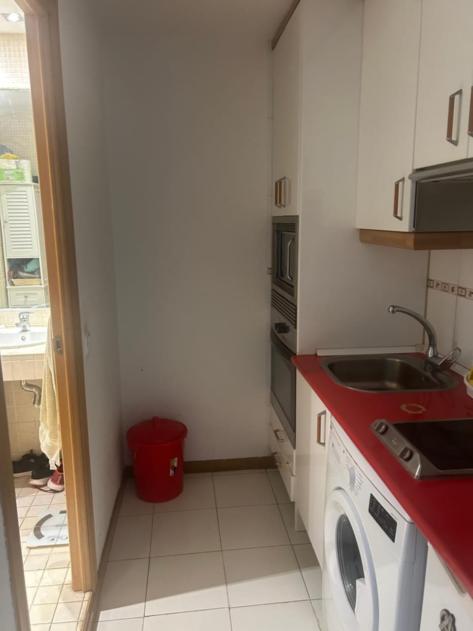 Kitchen or kitchenette, Kitchen or kitchenette, washing machine