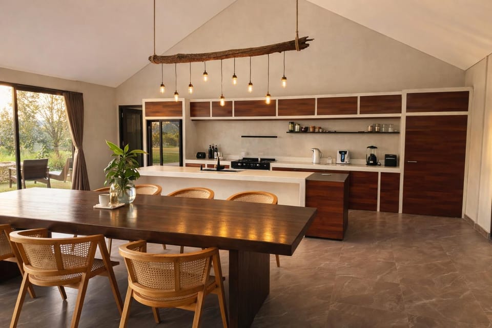Kitchen or kitchenette, Dining area, stove