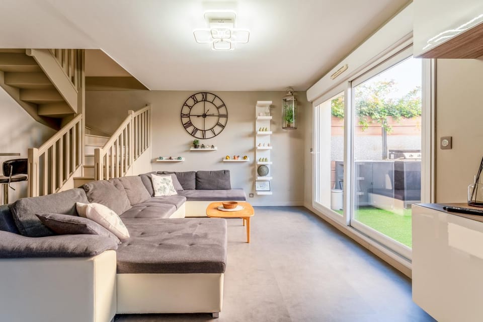 Property building, Living room