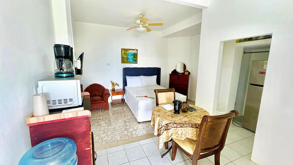 See Belize SUNRISE Sea View Studio with Pool & Deck, 1st Floor Apartment in Belize District