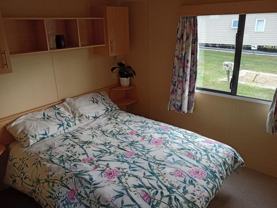 Comfortable and Spacious Mobile home - Sleeps 6, Campground/ 
RV Resort in Clacton-on-Sea
