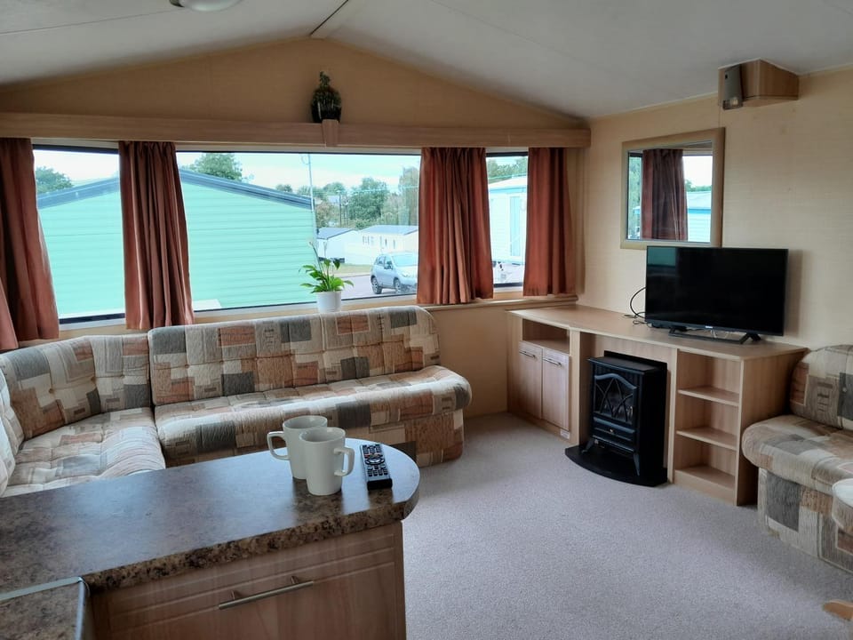 Comfortable and Spacious Mobile home - Sleeps 6, Campground/ 
RV Resort in Clacton-on-Sea