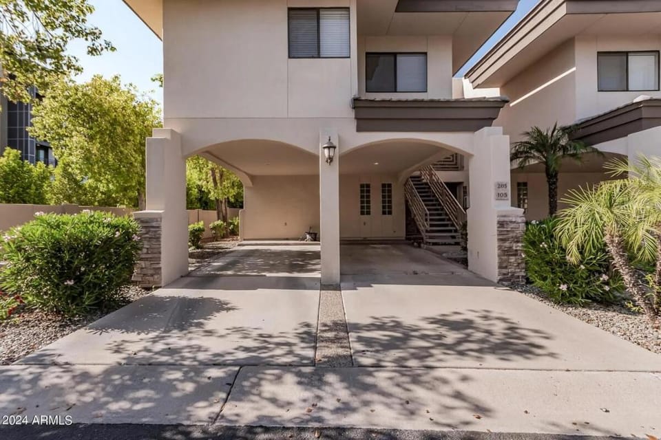 Luxury BiltmoreCondo - 32nd and Camelback - Biltmore Golf Course Apartment in Phoenix