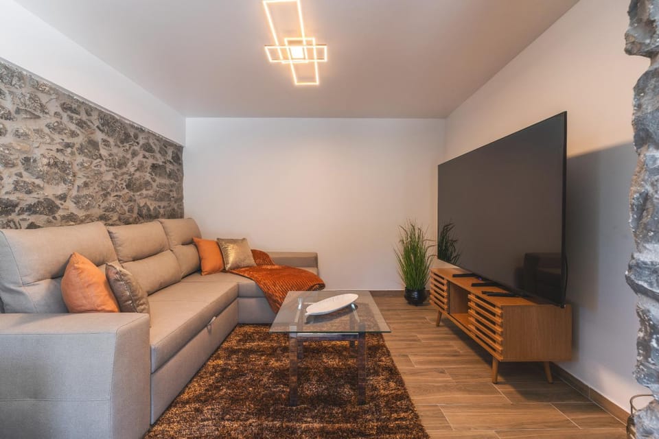 Communal lounge/ TV room, Living room