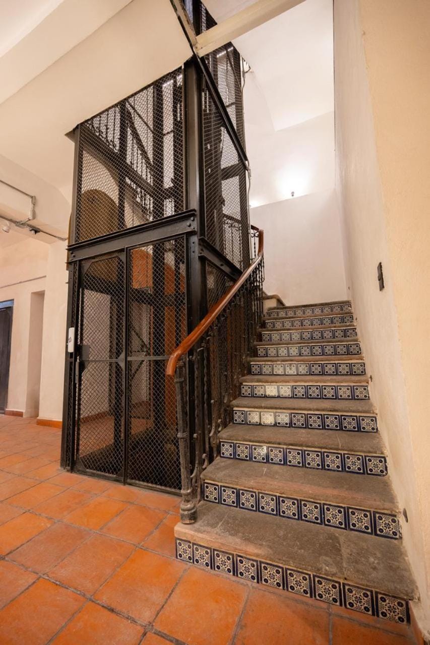 DH7 Best ROOM in heart of Zocalo Cute, quite and located Apartment in Mexico City