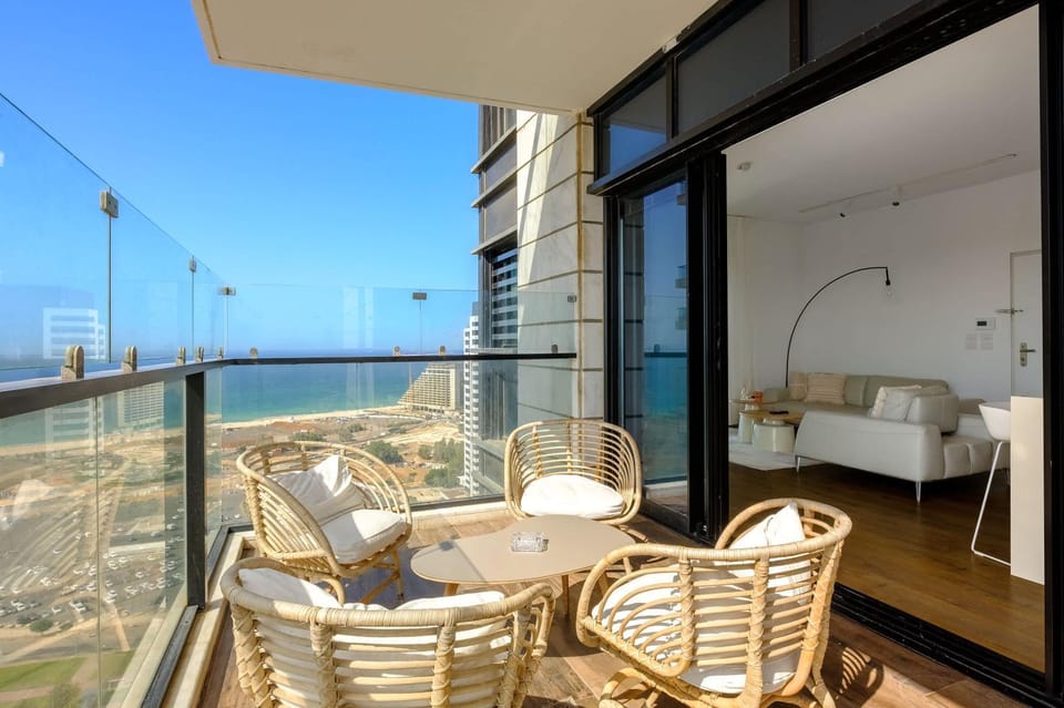 Day, View (from property/room), Balcony/Terrace, Dining area