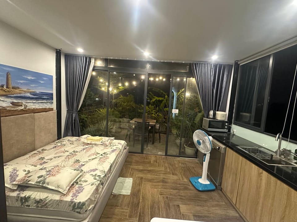 Bed, Kitchen or kitchenette