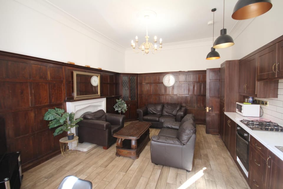Kitchen or kitchenette, Seating area
