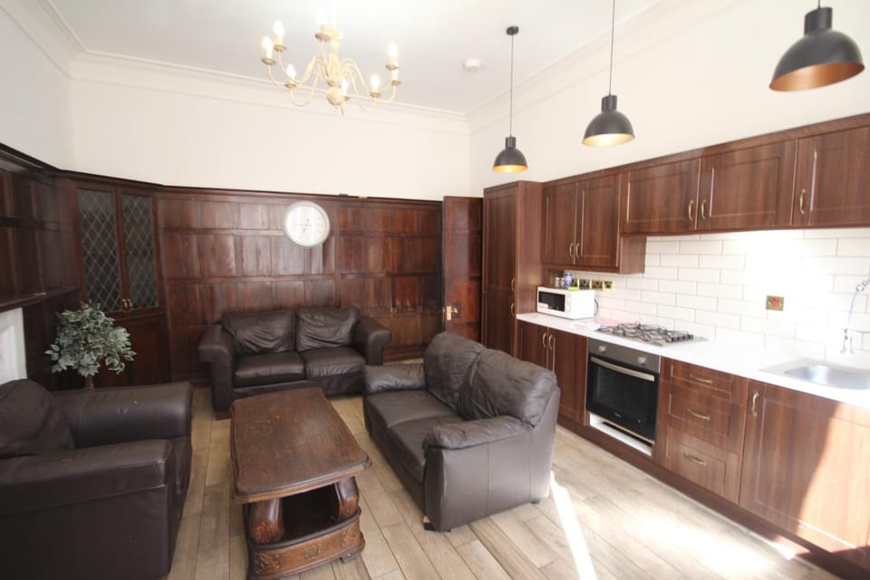 Kitchen or kitchenette, Living room