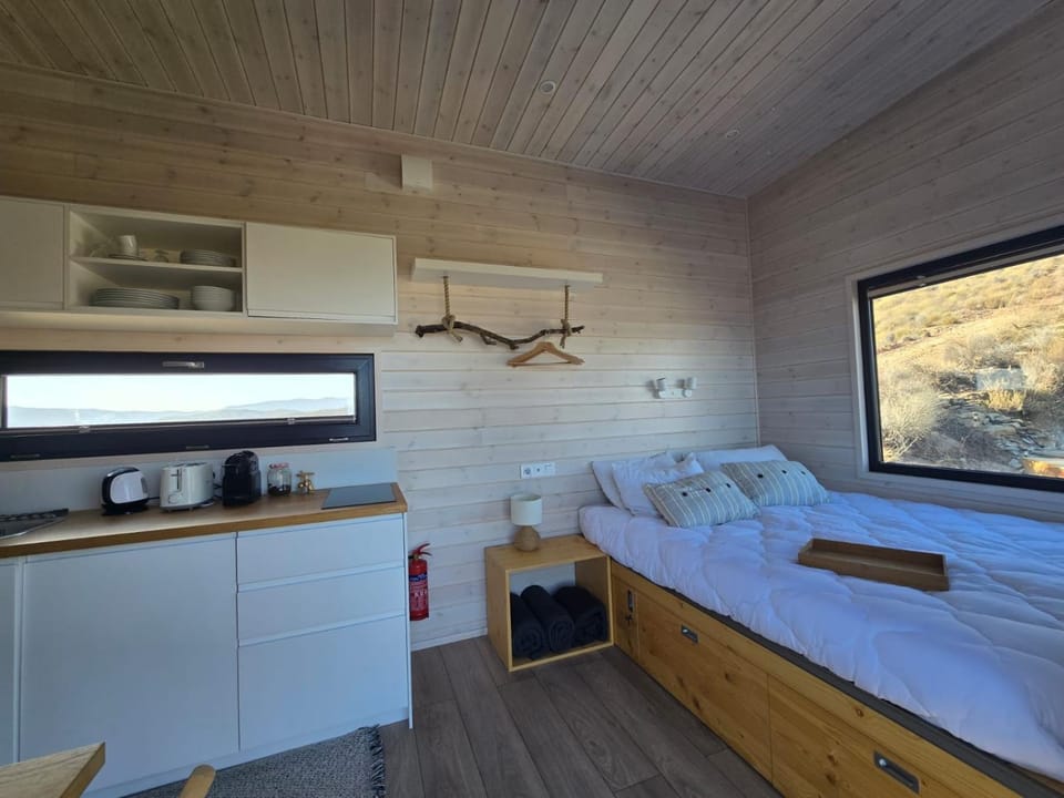Bed, Kitchen or kitchenette