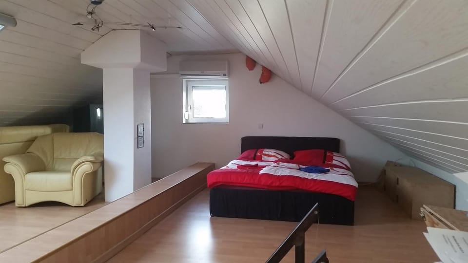 HomeStay Sandra Hostel in Hockenheim