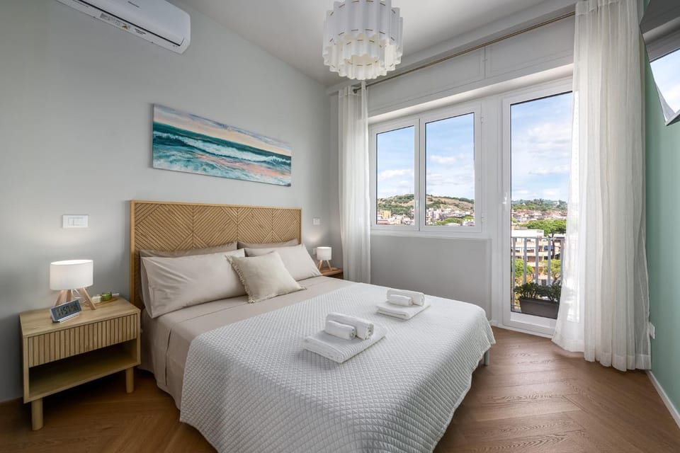 Bed, View (from property/room), Balcony/Terrace, Photo of the whole room, Bedroom, towels, air conditioner