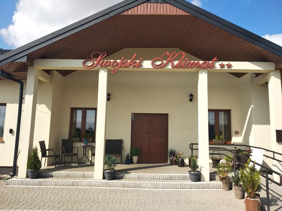Facade/entrance