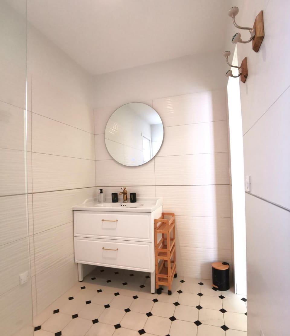 Toilet, Bathroom, Bedroom, hair dryier, heating, internet, towels, air conditioner