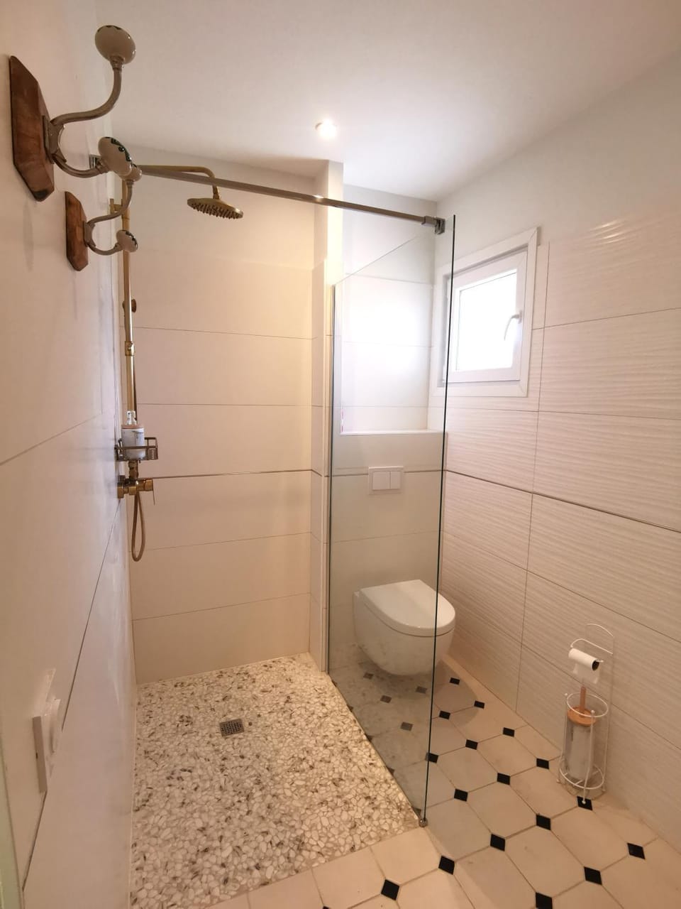 Toilet, Bathroom, TV and multimedia, Bedroom, hair dryier, heating, internet, towels, air conditioner