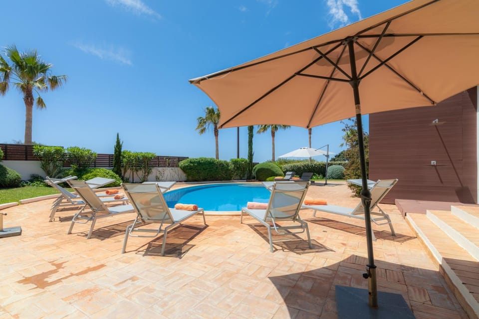 Garden, Garden view, Pool view, Swimming pool, sunbed