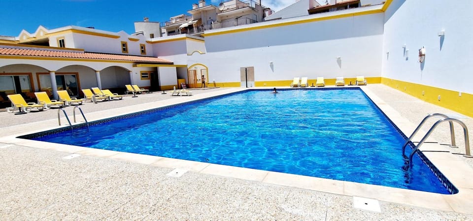 Day, Pool view, Swimming pool, sunbed