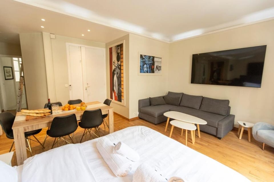 Eiffel-Tower, Suite Deluxe Apartment in Paris