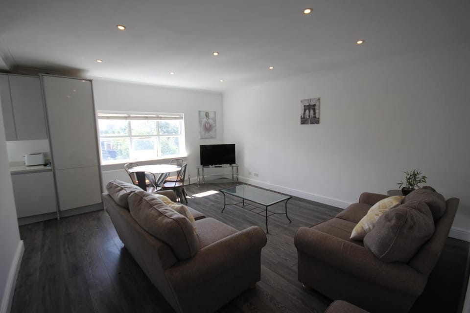Isleworth Place - Apt D Apartment in Isleworth
