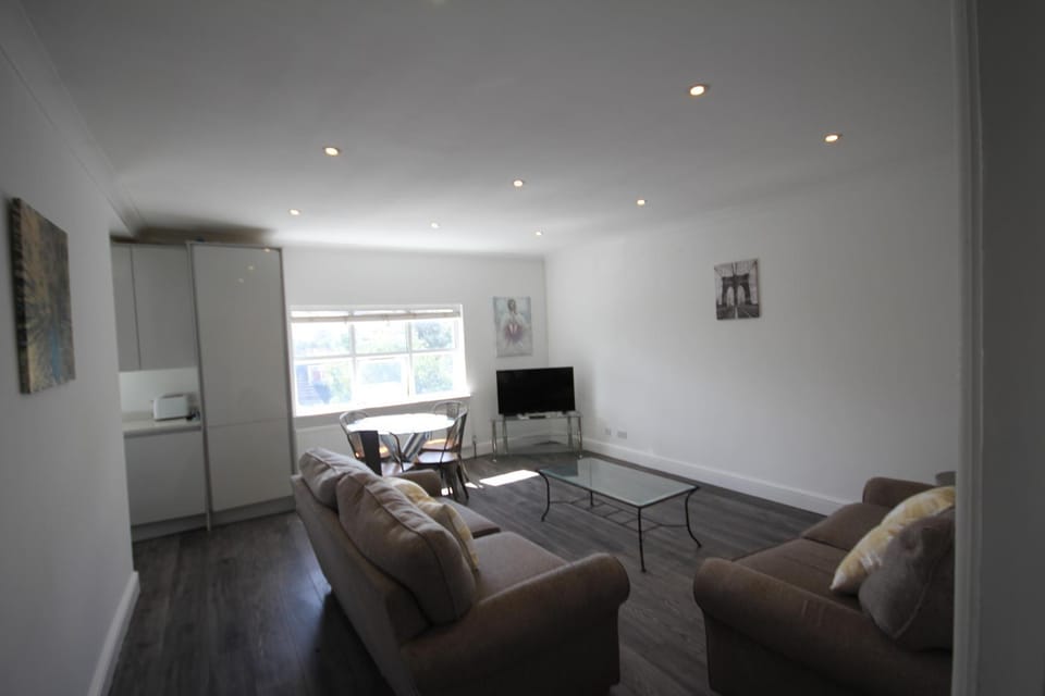 Isleworth Place - Apt D Apartment in Isleworth