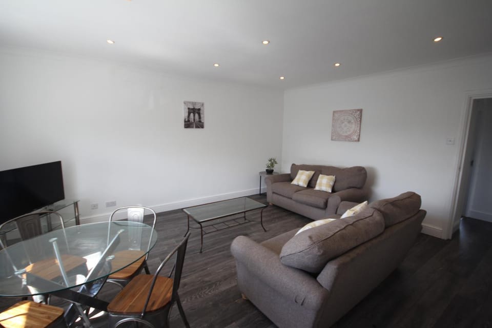 Isleworth Place - Apt D Apartment in Isleworth