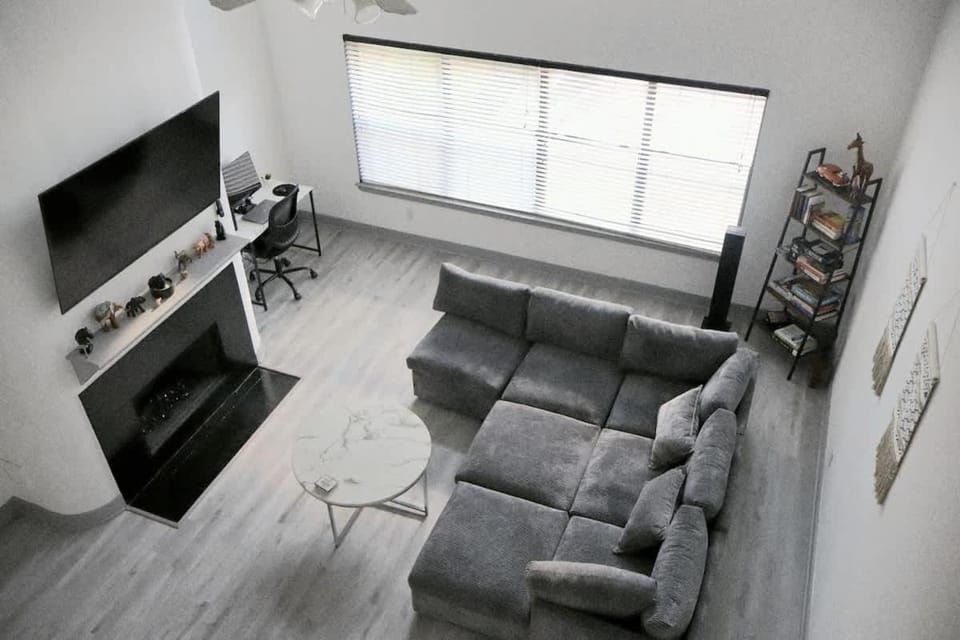 Communal lounge/ TV room, TV and multimedia, Living room, Seating area, Evening entertainment