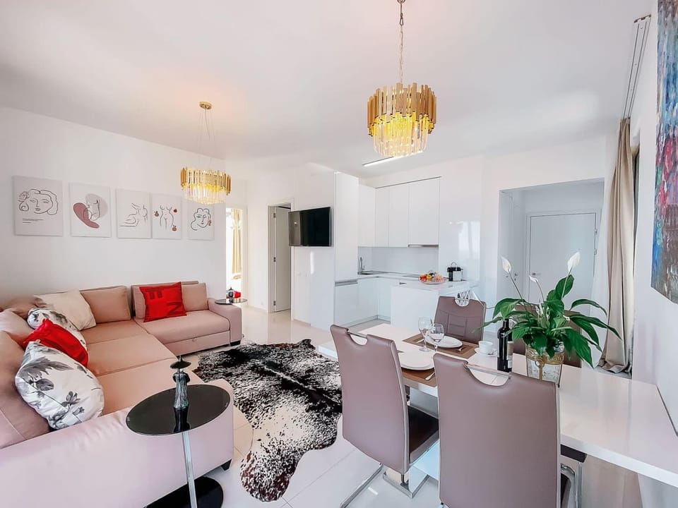 Communal lounge/ TV room, Kitchen or kitchenette, Living room, Dining area
