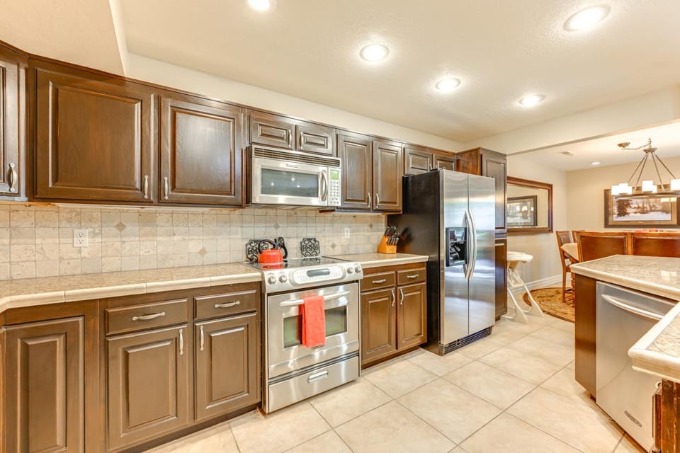 Golf Getaway 5 Mi to Dtwn: Las Palmas Resort Condo House in St George