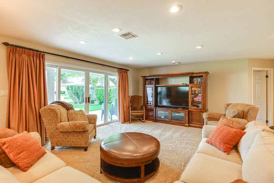 Golf Getaway 5 Mi to Dtwn: Las Palmas Resort Condo House in St George
