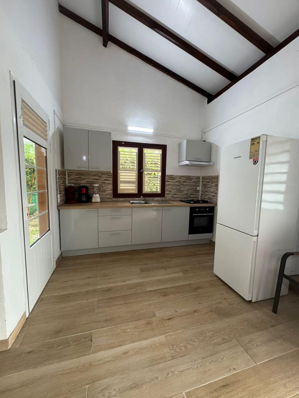 Kitchen or kitchenette, oven, stove