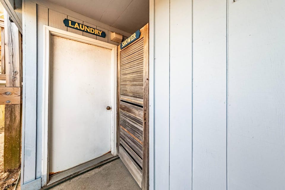 Loggerhead Landing - KDH MP 8.5, 2 BR Condo, Steps to the Beach, Pets OK, YR Flex Stays House in Kill Devil Hills