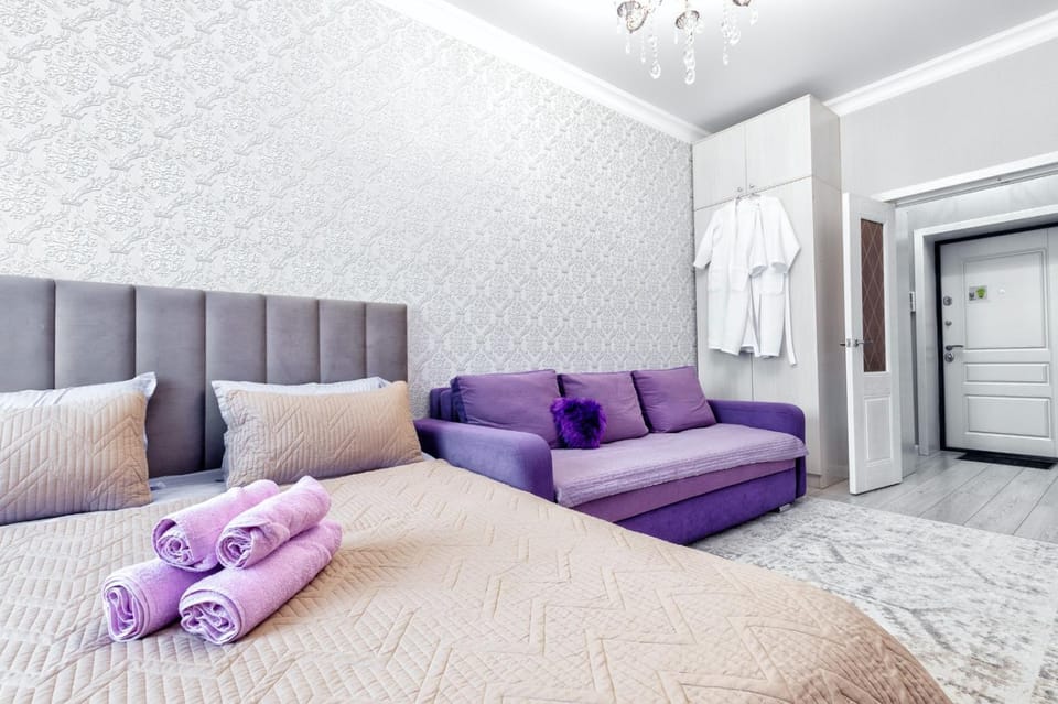 Bed, Living room, Photo of the whole room, Seating area, Bedroom, towels, wardrobe