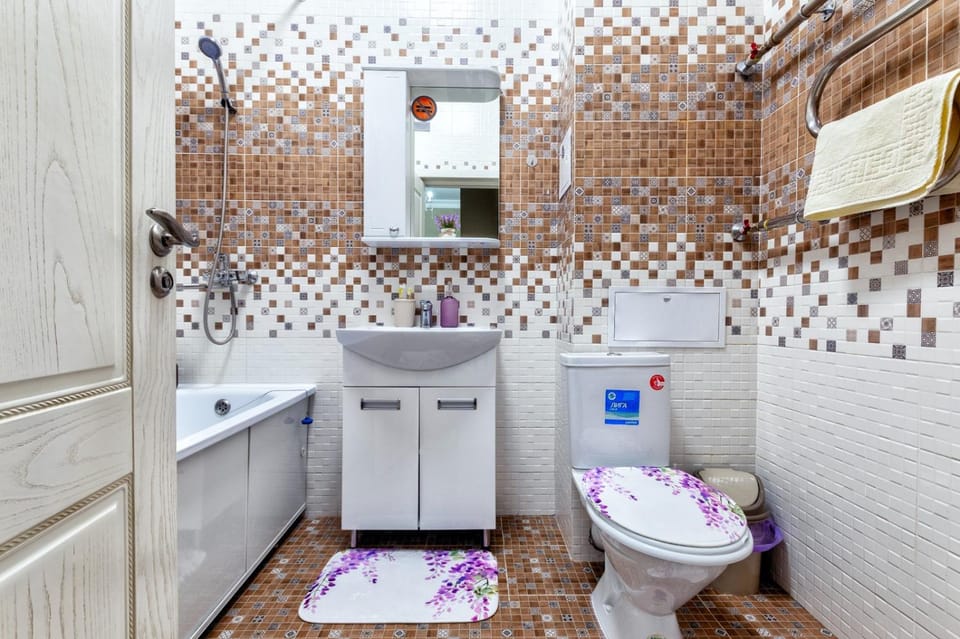 Toilet, Bathroom, towels