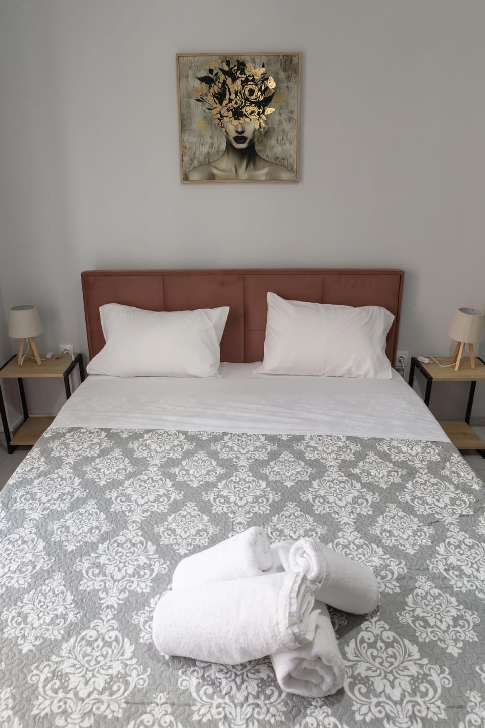 Bed, Photo of the whole room, Bedroom, towels