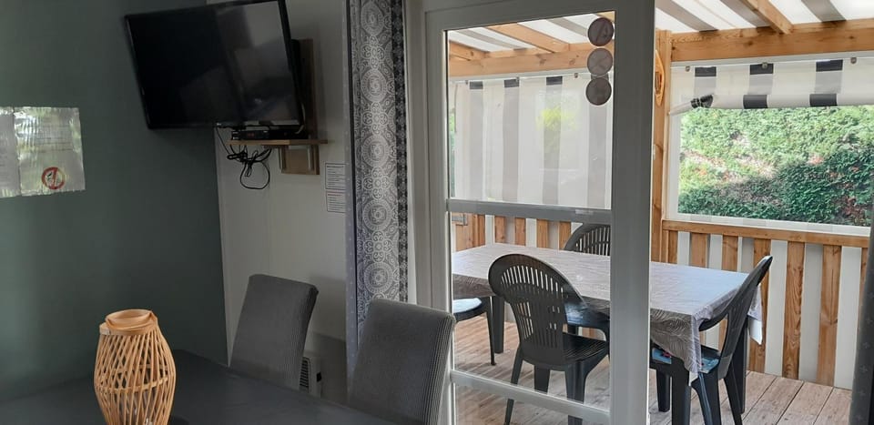 Patio, Communal lounge/ TV room, TV and multimedia, Balcony/Terrace, Dining area