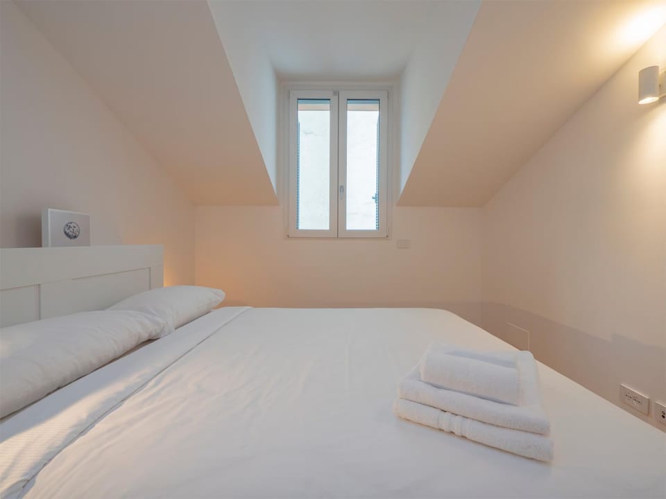 Xenia Milano - 2rooms apt in Via Petrella 4 E Apartment in Milan