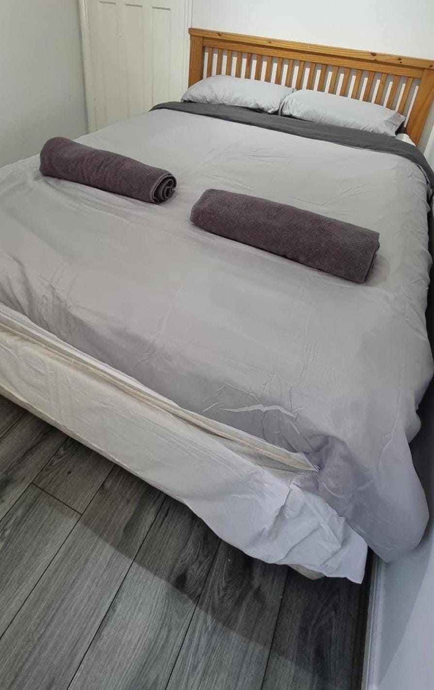 Bedroom, towels