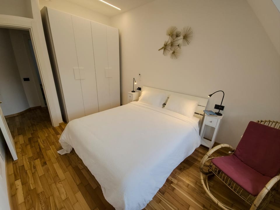 Bed, Photo of the whole room, Bedroom, wardrobe