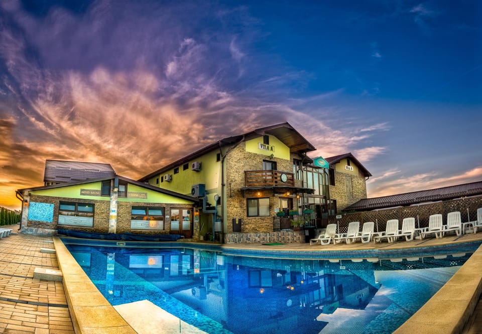 Facade/entrance, Swimming pool