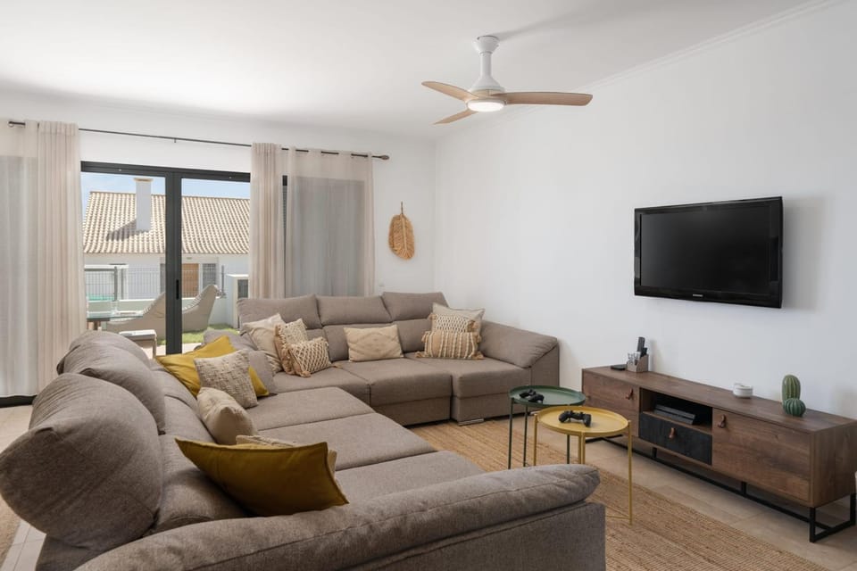 TV and multimedia, Living room, Seating area